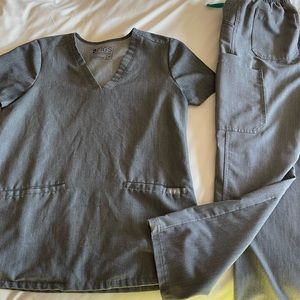 Grey Figs Scrub Set 🩻👩🏼‍⚕️